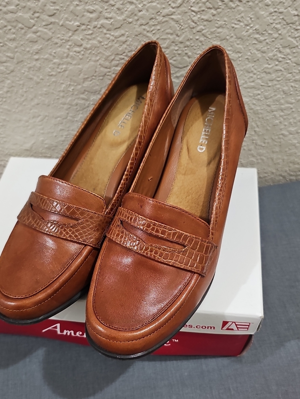 Michelle D Cognac Brown Heely Loafers.  Dark Ambee Sensible Heels- Size 9